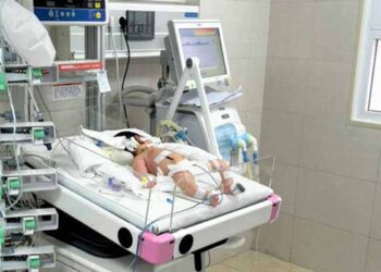 Bé 13 ngày tuổi ở Phú Thọ bị suy đa tạng vì uống thuốc Nam trị viêm da