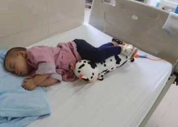 Căn bệnh quái ác đang đe dọa đến tính mạng cháu Linh từng ngày