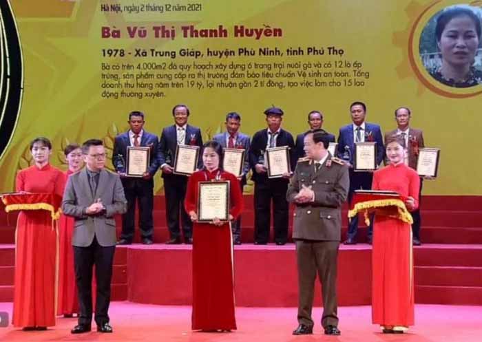 Nông dân Vũ Thị Thanh Huyền đạt danh hiệu “Nông dân Việt Nam xuất sắc năm 2021”