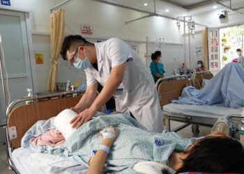 Cô gái 17 tuổi ở Phú Thọ bị tai nạn giao thông phải cắt cụt hai chân