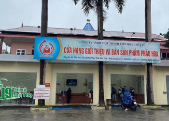 Nhà máy Z121 bất ngờ dừng bán Pháo hoa tầm cao, khách chưng hửng ra về