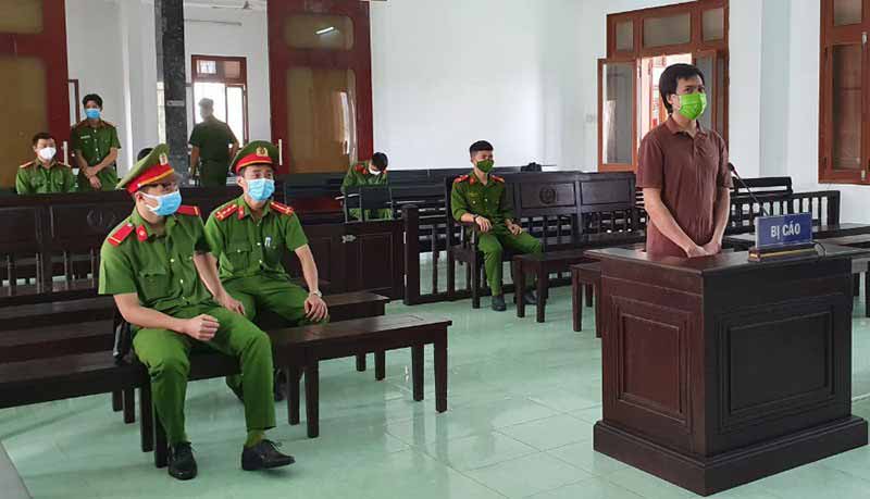 Tài xế người Phú Thọ lĩnh 9 năm tù vì chở 11 người Trung Quốc nhập cảnh trái phép
