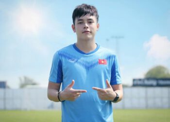 Trợ thủ đắc lực của HLV Park Hang Seo: Thành thạo 4 ngôn ngữ, CEO trường Hàn ngữ