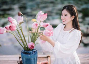Nguyễn Thị Ngọc Ánh - Phú Thọ, "gây thương nhớ" với bộ ảnh đẹp trong trẻo bên hoa sen