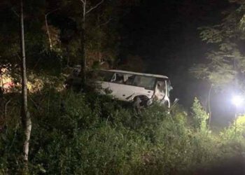 Xe khách du lịch bị lật ở Phú Thọ, 3 thiệt mạng, 10 người bị thương