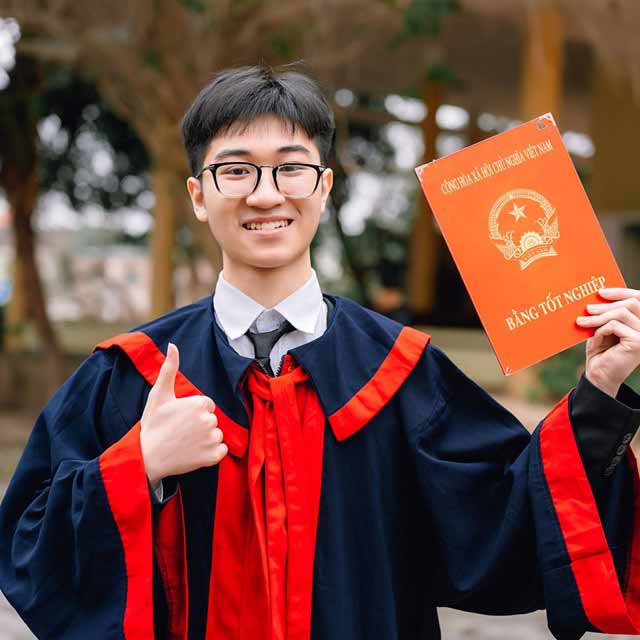 Lương Tùng Lâm, lớp 12 Chuyên Toán, Trường THPT Chuyên Hùng Vương (TP Việt Trì) đạt 29,25 khối B.