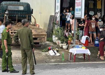 Thanh Thủy – Phú Thọ: Phát hiện thi thể thai nhi 6 tháng tuổi bỏ trong thùng rác bên đường