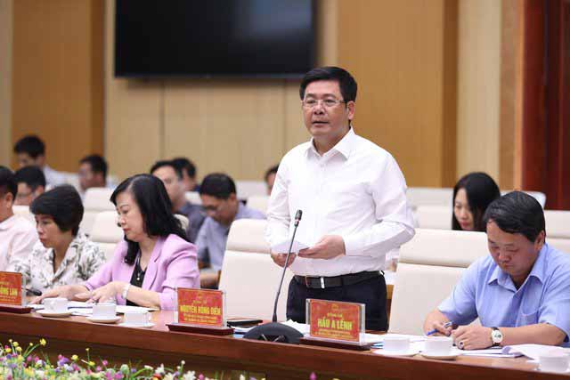 Bộ trưởng Bộ Công Thương Nguyễn Hồng Diên góp ý với tỉnh Phú Thọ một số giải pháp phát triển KT-XH. Ảnh VGP/Nhật Bắc