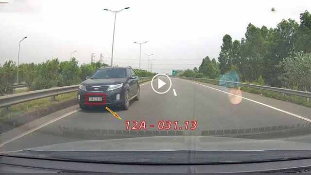 Lái xe ngược chiều trên cao tốc Nội Bài - Lào Cai bị phạt 17 triệu đồng, tước bằng 6 tháng