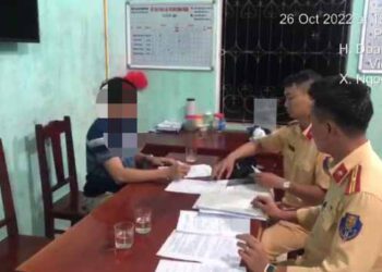 Lái xe ngược chiều trên cao tốc Nội Bài - Lào Cai bị phạt 17 triệu đồng, tước bằng 6 tháng